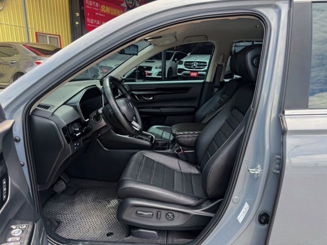 一手車 全車原鈑件 原廠保養 S版 選配360環景 LV2跟車 Carplay影音系統 胎壓偵測 記憶座椅 盲點 定速  第7張相片