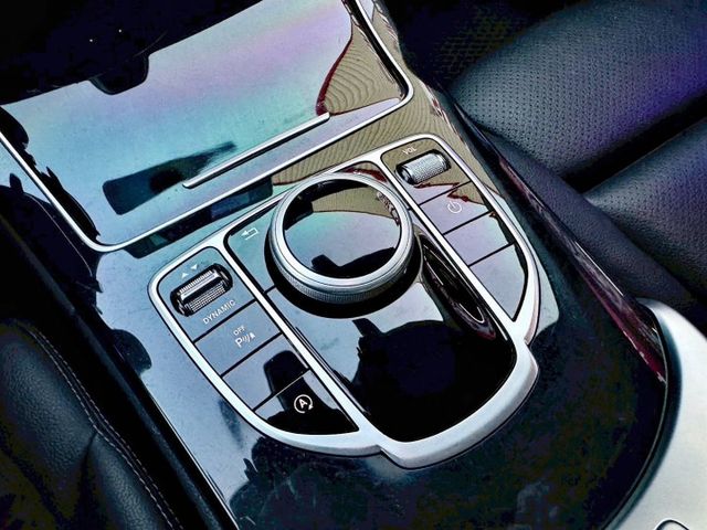 全車原鈑件 改AMG平把碳纖維方向盤 升級360環景系統 全車氣氛燈 迎賓燈 發光旋轉柏林 AMG發光飾板 渦輪出風口  第10張相片