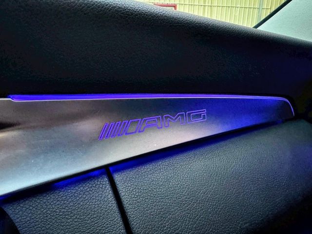 全車原鈑件 改AMG平把碳纖維方向盤 升級360環景系統 全車氣氛燈 迎賓燈 發光旋轉柏林 AMG發光飾板 渦輪出風口  第14張相片