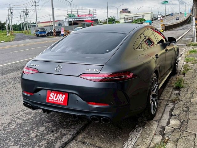 AMG-GT43 原廠消光黑 貼犀牛皮 有跟車 盲點 跑排 電懸 升降尾翼 黑枕木 改裝21吋鍛造鋁圈 蜻蜓方向盤+旋鈕  第3張相片