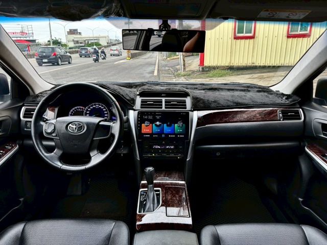豪華大型房車 全車原鈑件 7.5代小改款 升級安卓機 衛星導航 行車紀錄器 雙區恆溫空調 後座冷氣口 原廠魚眼頭燈  第5張相片