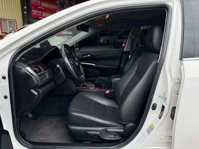 豪華大型房車 全車原鈑件 7.5代小改款 升級安卓機 衛星導航 行車紀錄器 雙區恆溫空調 後座冷氣口 原廠魚眼頭燈  第6張相片