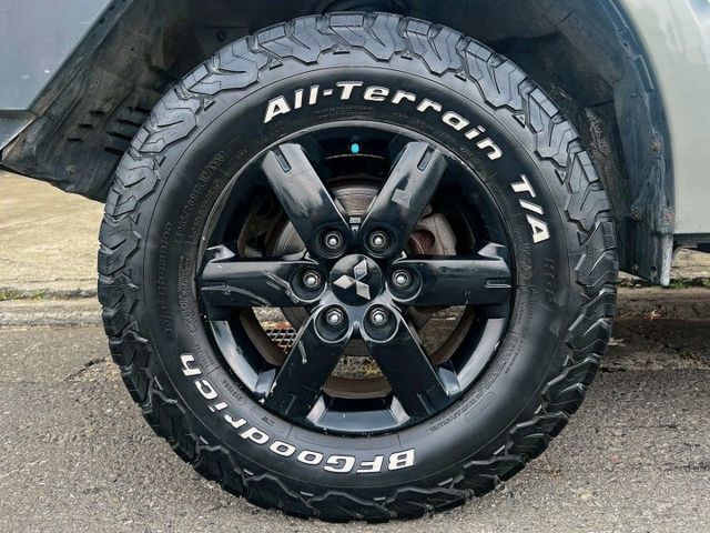 全車合法改裝變更 台灣省六碼鐵支車牌 小改款3.8引擎 底盤升高套件 越野胎 呼吸管 專用鐵保桿/鐵側踏 ARB車邊帳  第6張相片