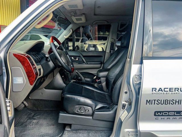 全車合法改裝變更 台灣省六碼鐵支車牌 小改款3.8引擎 底盤升高套件 越野胎 呼吸管 專用鐵保桿/鐵側踏 ARB車邊帳  第8張相片