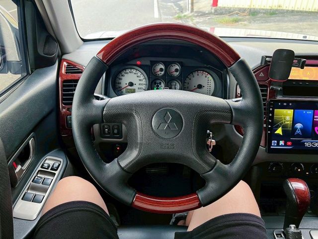 全車合法改裝變更 台灣省六碼鐵支車牌 小改款3.8引擎 底盤升高套件 越野胎 呼吸管 專用鐵保桿/鐵側踏 ARB車邊帳  第12張相片