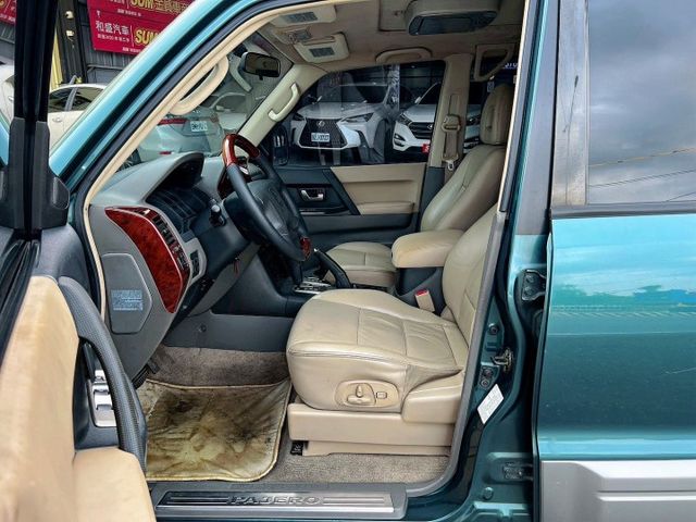 3.8升 V6汽油引擎 全車原鈑件 僅跑10萬公里 超級美車!! 小改款新引擎 無待修 無涉水 升級安卓影音 衛星導航  第8張相片