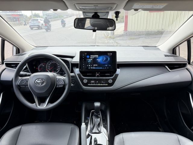 25年式小改款 原鈑件 里程僅跑1萬9千 豪華+免鑰匙 270環景 CarPlay 盲點偵測 ACC跟車系統 恆溫空調  第4張相片