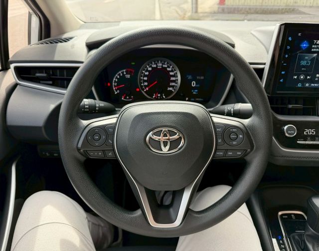 25年式小改款 原鈑件 里程僅跑1萬9千 豪華+免鑰匙 270環景 CarPlay 盲點偵測 ACC跟車系統 恆溫空調  第7張相片