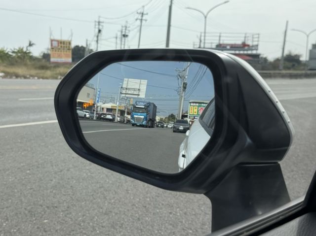 25年式小改款 原鈑件 里程僅跑1萬9千 豪華+免鑰匙 270環景 CarPlay 盲點偵測 ACC跟車系統 恆溫空調  第8張相片