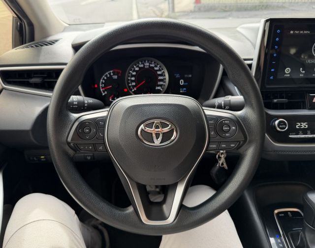 全車原鈑件 里程保證!! 豪華版 有免鑰匙/摸門解鎖 原廠選配270環景 恆溫空調 ACC跟車系統 多功能方向盤  第4張相片