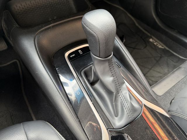 全車原鈑件 里程保證!! 豪華版 有免鑰匙/摸門解鎖 原廠選配270環景 恆溫空調 ACC跟車系統 多功能方向盤  第9張相片