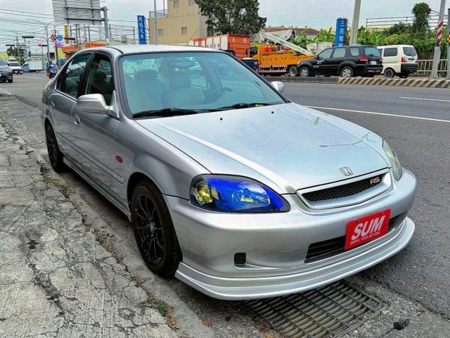 認證車!! 全車翻新大整理 四門高階版 有電動椅 改裝方向盤 16吋鋁圈 KT避震器 引擎室拉桿 日本七彩大燈/七彩尾燈  第2張相片