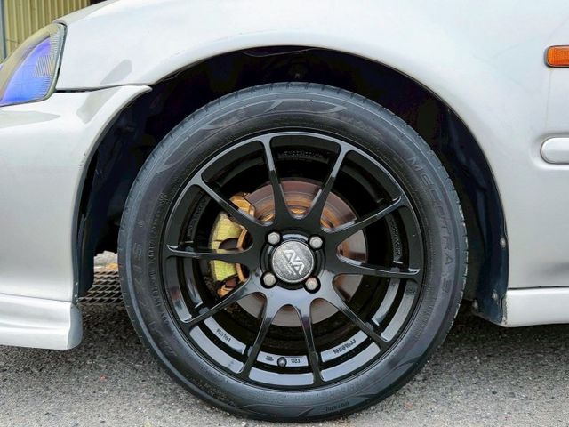 認證車!! 全車翻新大整理 四門高階版 有電動椅 改裝方向盤 16吋鋁圈 KT避震器 引擎室拉桿 日本七彩大燈/七彩尾燈  第5張相片