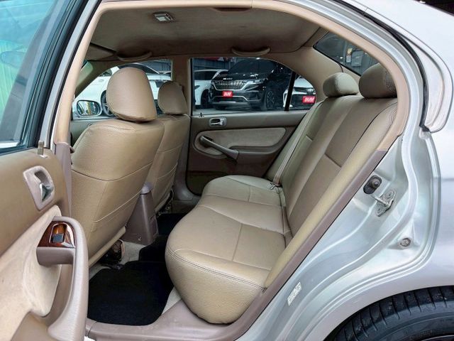 認證車!! 全車翻新大整理 四門高階版 有電動椅 改裝方向盤 16吋鋁圈 KT避震器 引擎室拉桿 日本七彩大燈/七彩尾燈  第8張相片