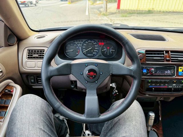 認證車!! 全車翻新大整理 四門高階版 有電動椅 改裝方向盤 16吋鋁圈 KT避震器 引擎室拉桿 日本七彩大燈/七彩尾燈  第9張相片