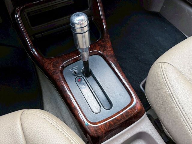 認證車!! 全車翻新大整理 四門高階版 有電動椅 改裝方向盤 16吋鋁圈 KT避震器 引擎室拉桿 日本七彩大燈/七彩尾燈  第10張相片