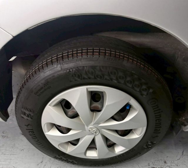 一手車 經典版 小改款 7速CVT變速箱 剛換四條全新馬牌輪胎 升級安卓 CarPlay 衛星導航 倒車影像 行車紀錄器  第6張相片