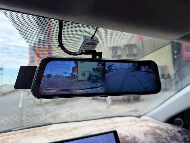 一手車 經典版 小改款 7速CVT變速箱 剛換四條全新馬牌輪胎 升級安卓 CarPlay 衛星導航 倒車影像 行車紀錄器  第13張相片