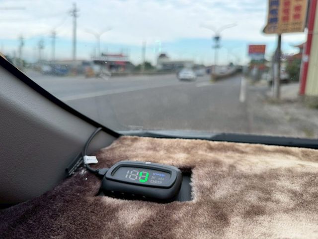 一手車 經典版 小改款 7速CVT變速箱 剛換四條全新馬牌輪胎 升級安卓 CarPlay 衛星導航 倒車影像 行車紀錄器  第14張相片