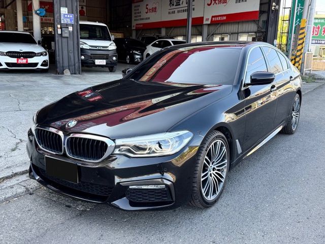 M版 530i 配備超滿 四輪傳動 電吸門 HK音響 盲點 360環景 氣氛燈 四區恆溫 M鋁圈 M方向盤 無線充電板  第1張相片