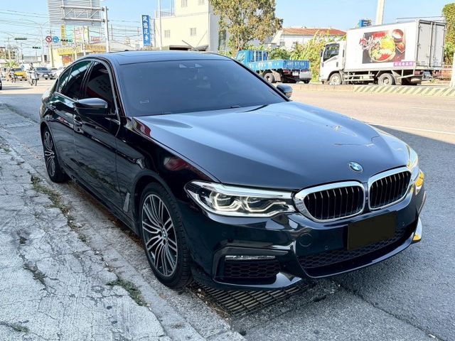 M版 530i 配備超滿 四輪傳動 電吸門 HK音響 盲點 360環景 氣氛燈 四區恆溫 M鋁圈 M方向盤 無線充電板  第2張相片