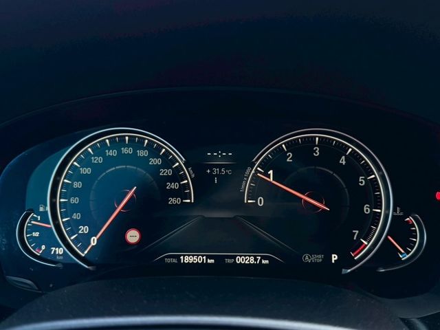 M版 530i 配備超滿 四輪傳動 電吸門 HK音響 盲點 360環景 氣氛燈 四區恆溫 M鋁圈 M方向盤 無線充電板  第18張相片