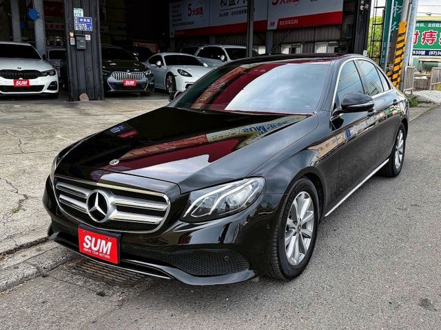 總代理 E200 Sedan Avantgarde 全網最便宜 認證車 電動記憶座椅 盲點 原廠導航 車道維持 氣氛燈  第1張相片