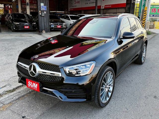 新價格!! 小改款 GLC300 AMG 全景天窗 柏林之音 20吋放射鋁圈 免鑰匙/摸門 盲點偵測 大螢幕 數位儀表  第1張相片