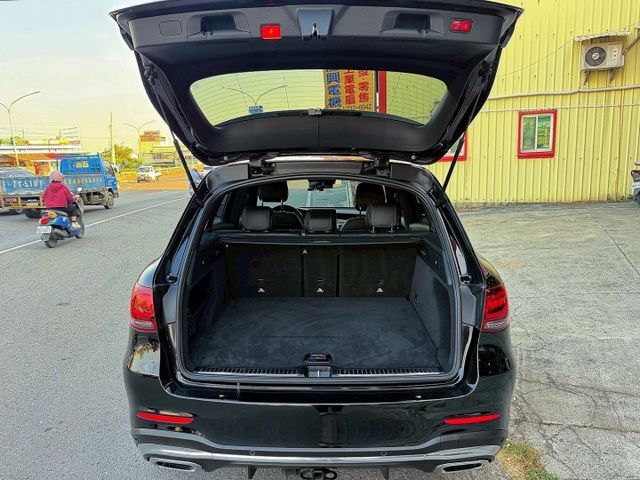 新價格!! 小改款 GLC300 AMG 全景天窗 柏林之音 20吋放射鋁圈 免鑰匙/摸門 盲點偵測 大螢幕 數位儀表  第5張相片