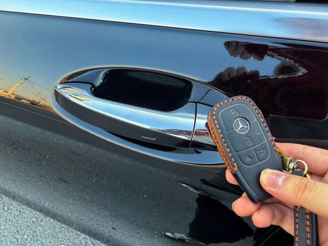 新價格!! 小改款 GLC300 AMG 全景天窗 柏林之音 20吋放射鋁圈 免鑰匙/摸門 盲點偵測 大螢幕 數位儀表  第7張相片