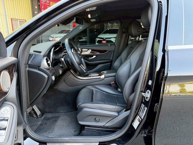 新價格!! 小改款 GLC300 AMG 全景天窗 柏林之音 20吋放射鋁圈 免鑰匙/摸門 盲點偵測 大螢幕 數位儀表  第9張相片