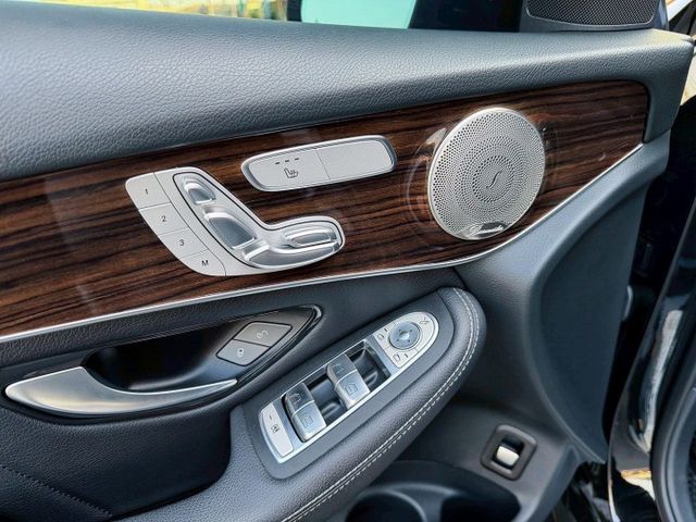 新價格!! 小改款 GLC300 AMG 全景天窗 柏林之音 20吋放射鋁圈 免鑰匙/摸門 盲點偵測 大螢幕 數位儀表  第13張相片