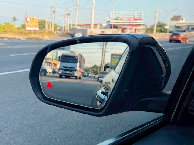 新價格!! 小改款 GLC300 AMG 全景天窗 柏林之音 20吋放射鋁圈 免鑰匙/摸門 盲點偵測 大螢幕 數位儀表  第14張相片