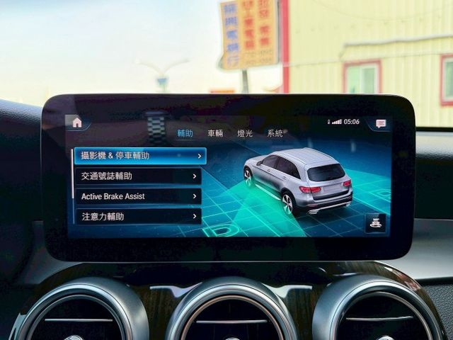 新價格!! 小改款 GLC300 AMG 全景天窗 柏林之音 20吋放射鋁圈 免鑰匙/摸門 盲點偵測 大螢幕 數位儀表  第16張相片