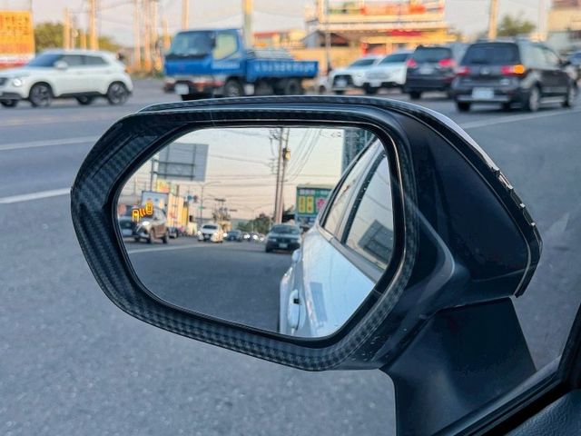 數十萬精品改 改GR包 魚眼頭燈 Free air氣壓避震 DATA鋁圈 四出排氣管中尾段 變形蟲方向盤 刷隱藏功能  第15張相片