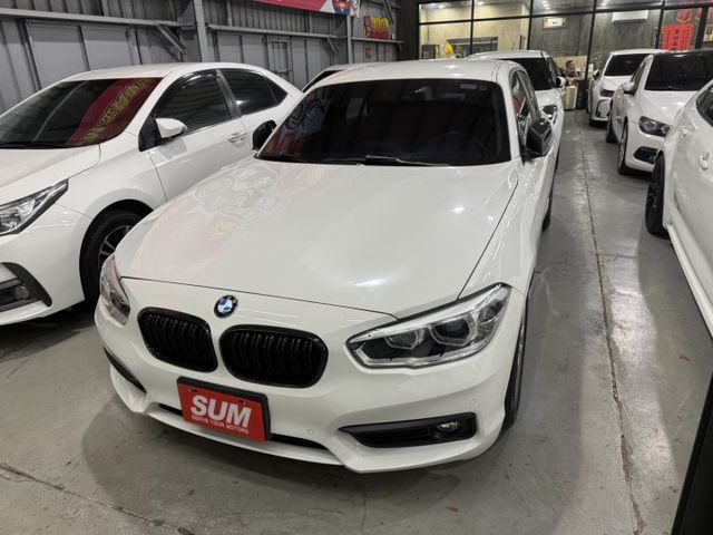 BMW 118i 1.5渦輪增壓 原鈑件 女用車 僅跑6萬 LED感應頭燈 車道偏離警示 免鑰匙 倒車顯影 加裝小尾翼  第1張相片
