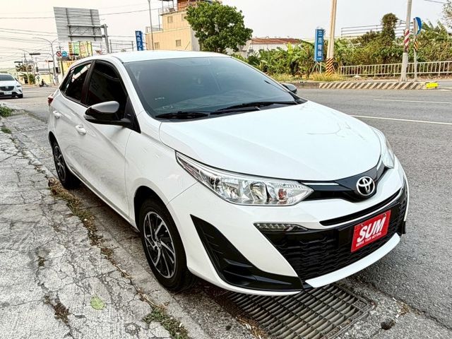 原鈑件 女用車 僅跑3萬多公里 經典版 15吋雙色鋁圈 雙安 ABS 加裝安卓大螢幕 前後錄電子後視鏡 LED大燈  第2張相片