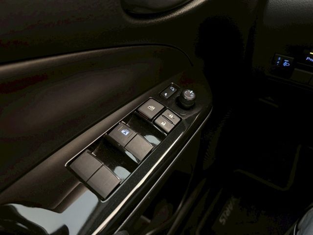 原鈑件 女用車 僅跑3萬多公里 經典版 15吋雙色鋁圈 雙安 ABS 加裝安卓大螢幕 前後錄電子後視鏡 LED大燈  第10張相片