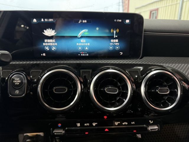 總代理 A180 全車原鈑件 1.3渦輪增壓 摘星版 女用車 配備電動座椅 換檔快撥 前後雷達 大螢幕 多功能影音系統  第6張相片