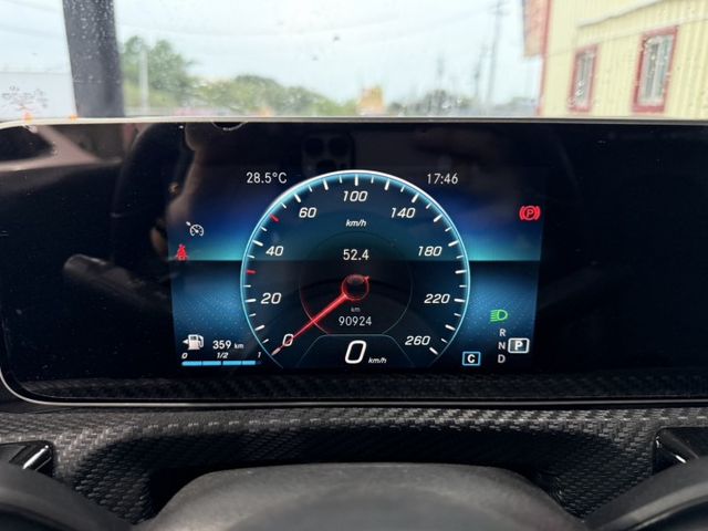 總代理 A180 全車原鈑件 1.3渦輪增壓 摘星版 女用車 配備電動座椅 換檔快撥 前後雷達 大螢幕 多功能影音系統  第8張相片