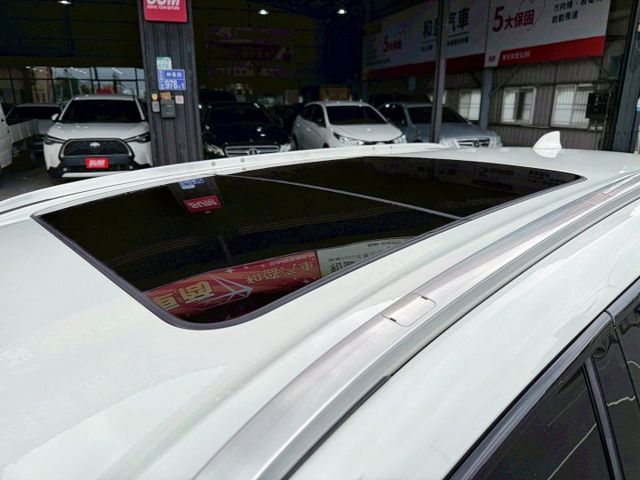 頂規Prestige 有跟車 全景天窗 Bose音響 電尾門 盲點 環景 衛星導航 CarPlay LED大燈 空力套件  第6張相片