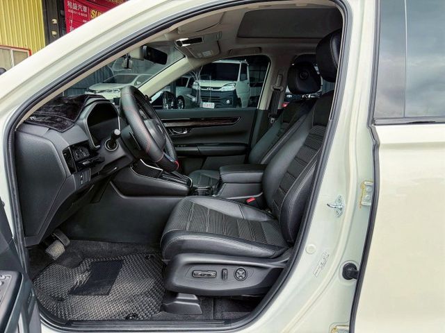 頂規Prestige 有跟車 全景天窗 Bose音響 電尾門 盲點 環景 衛星導航 CarPlay LED大燈 空力套件  第10張相片