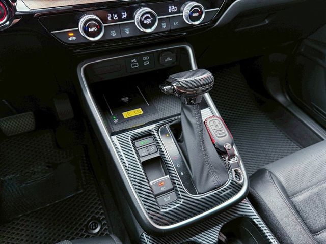 頂規Prestige 有跟車 全景天窗 Bose音響 電尾門 盲點 環景 衛星導航 CarPlay LED大燈 空力套件  第13張相片