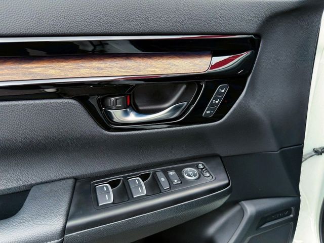 頂規Prestige 有跟車 全景天窗 Bose音響 電尾門 盲點 環景 衛星導航 CarPlay LED大燈 空力套件  第14張相片