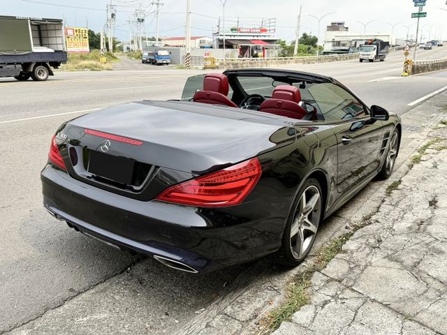 市場稀有 SL400敞篷 新車價700萬 原漆原鈑件 日規滿配 ABC氣壓懸吊 冷熱通風椅 Nappa真皮座椅 腳踢尾門  第3張相片