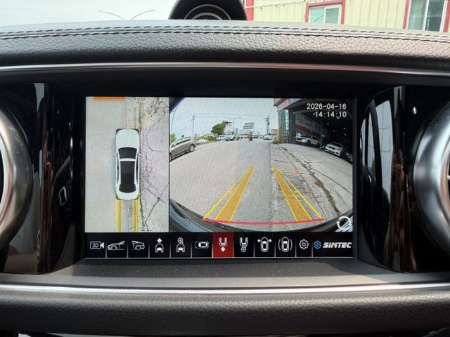 市場稀有 SL400敞篷 新車價700萬 原漆原鈑件 日規滿配 ABC氣壓懸吊 冷熱通風椅 Nappa真皮座椅 腳踢尾門  第12張相片