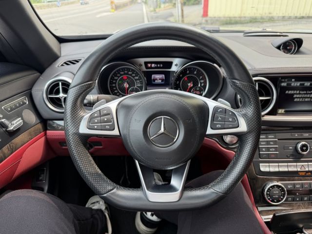 市場稀有 SL400敞篷 新車價700萬 原漆原鈑件 日規滿配 ABC氣壓懸吊 冷熱通風椅 Nappa真皮座椅 腳踢尾門  第14張相片