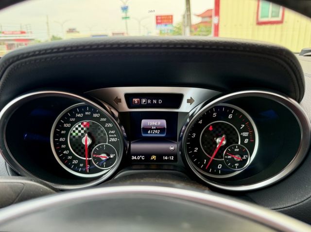 市場稀有 SL400敞篷 新車價700萬 原漆原鈑件 日規滿配 ABC氣壓懸吊 冷熱通風椅 Nappa真皮座椅 腳踢尾門  第15張相片