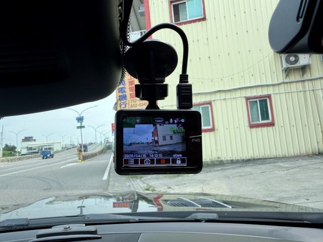 市場稀有 SL400敞篷 新車價700萬 原漆原鈑件 日規滿配 ABC氣壓懸吊 冷熱通風椅 Nappa真皮座椅 腳踢尾門  第17張相片