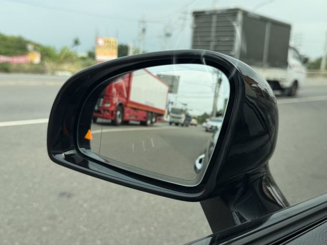 市場稀有 SL400敞篷 新車價700萬 原漆原鈑件 日規滿配 ABC氣壓懸吊 冷熱通風椅 Nappa真皮座椅 腳踢尾門  第18張相片